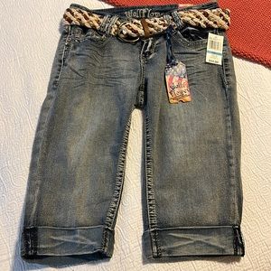 Brand New Capri Shorts Jr 9